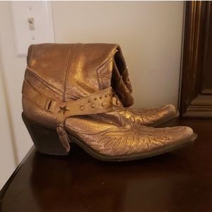 Authentic leather metallic cowgirl boots! So cute!